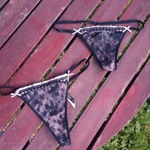 NWOT Victoria's Secret Bow Lace Thongs